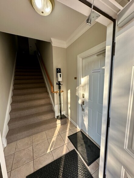 More Photos Of 6501 Creedmoor Rd, Raleigh Office Residential For Lease