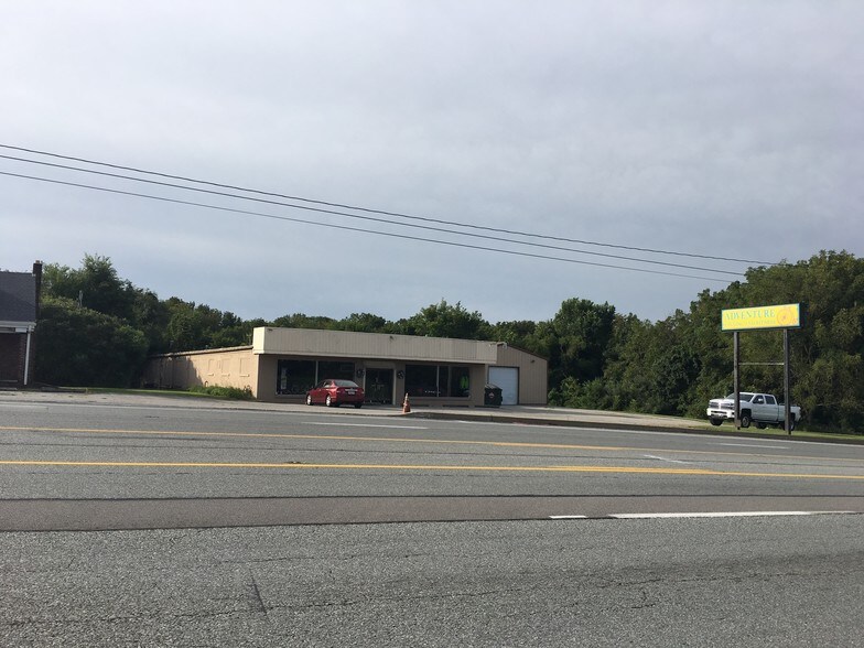 More Photos Of 4370 W Market St, York Freestanding For Sale