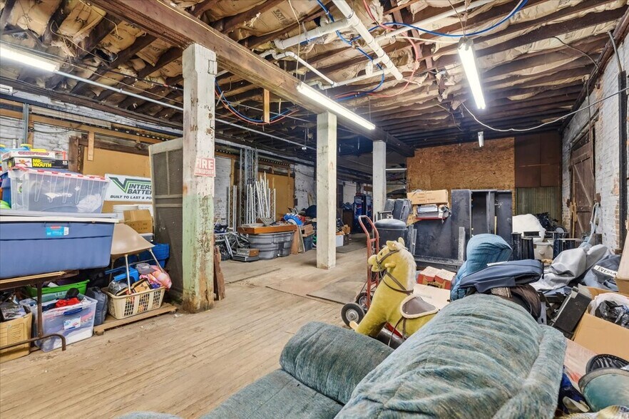 More Photos Of 104 S Norton St, Mount Vernon Light Manufacturing For Lease
