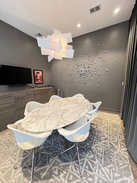 More Photos Of 1419 W Belmont Ave, Chicago Storefront Retail Residential For Sale