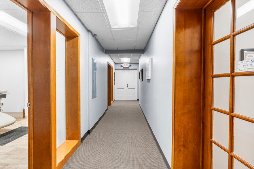 More Photos Of 416 George St, De Pere Office For Sale