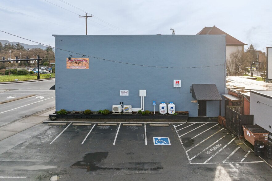 More Photos Of 2015 1st St, Tillamook General Retail For Sale