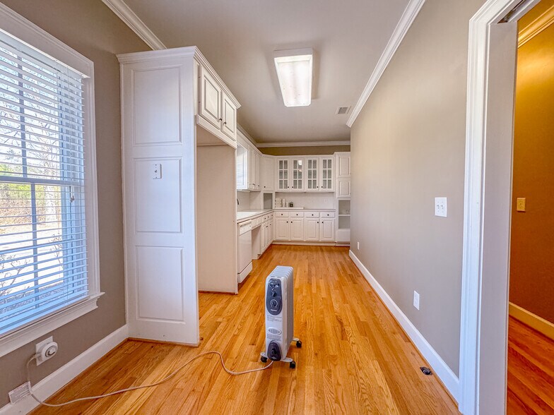 More Photos Of 2100 Gravel Springs Rd, Buford Medical For Lease