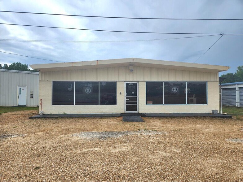 More Photos Of 7829 U S Highway 11, Lumberton Self Storage For Sale