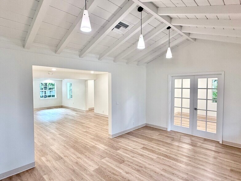 More Photos Of 131 N Swinton Ave, Delray Beach Office For Sale
