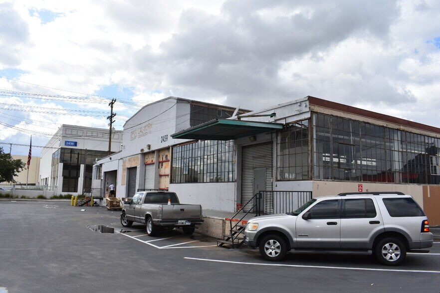 More Photos Of 2459 E Vernon Ave, Vernon Warehouse For Lease
