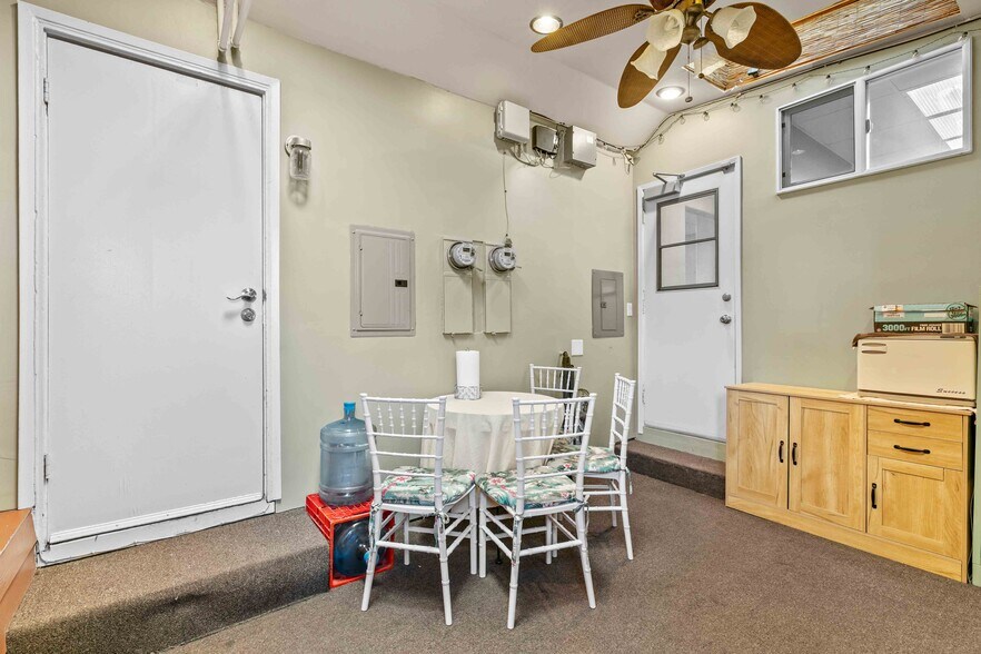 More Photos Of 2114 W Magnolia Blvd, Burbank Storefront For Sale