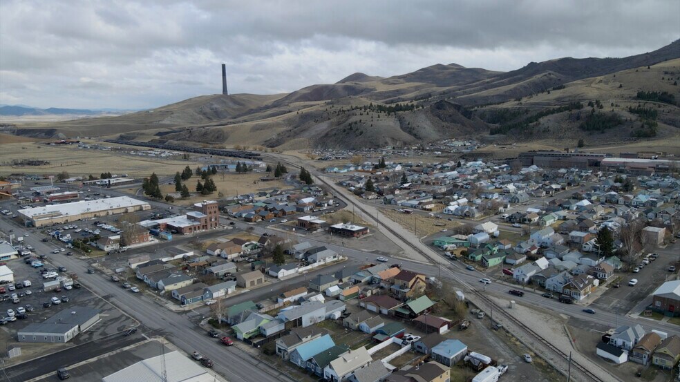 More Photos Of 1111 E Park Ave, Anaconda Restaurant For Sale