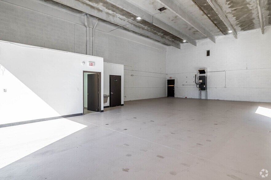 More Photos Of 14315 SW 139th Ct, Miami Warehouse For Lease