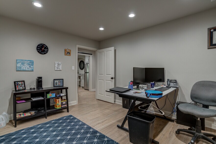 More Photos Of 604 E County Road 7200, Lubbock Office Residential For Sale