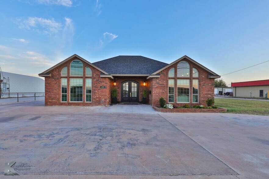More Photos Of 2150 Industrial Blvd, Abilene Office For Sale