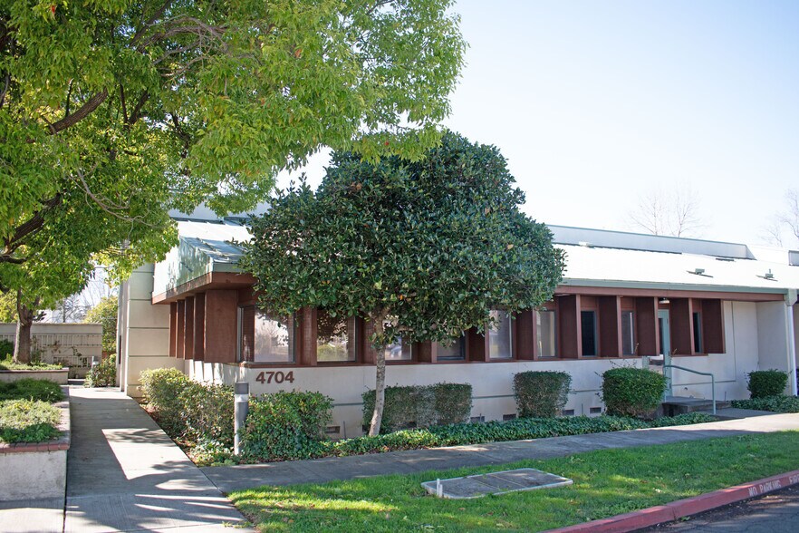 Primary Photo Of 4704 Hoen Ave, Santa Rosa Medical For Lease