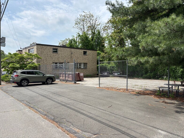 More Photos Of 168 Railroad Hill St, Waterbury Warehouse For Sale