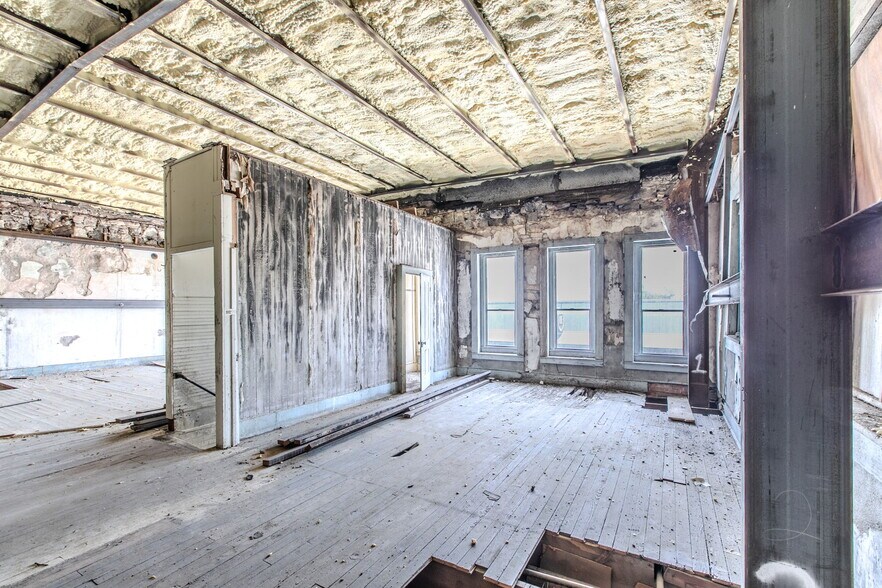 More Photos Of 221 S Main St, McGregor Storefront Retail Office For Sale