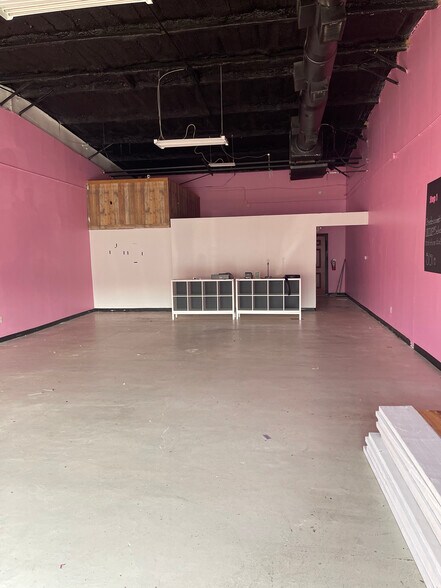More Photos Of 128 N Saginaw Blvd, Saginaw Storefront Retail Office For Lease