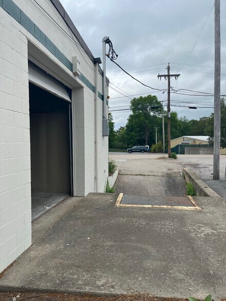More Photos Of 60 Minnesota Ave, Warwick Warehouse For Lease