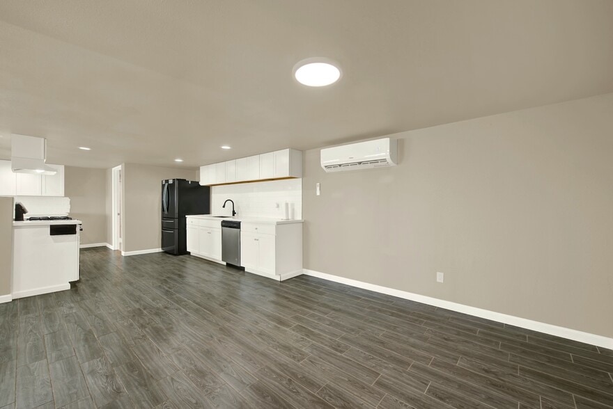 More Photos Of 124 S Porter Rd, Dixon Service For Sale