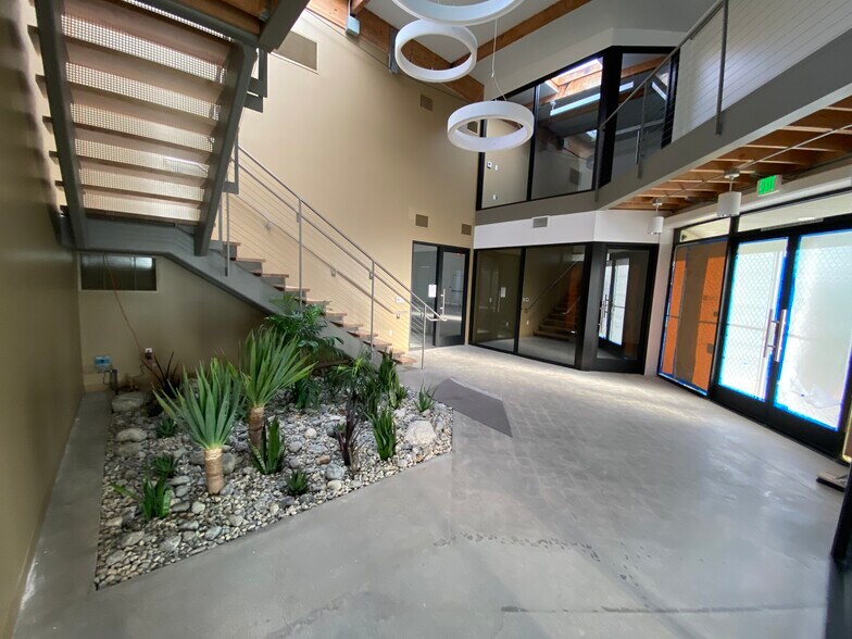 More Photos Of 9207 Eton Ave, Chatsworth Warehouse For Lease