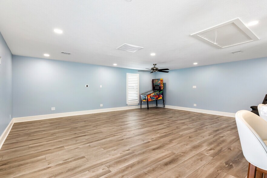 More Photos Of 203 Isaacks Rd, Humble Office For Lease