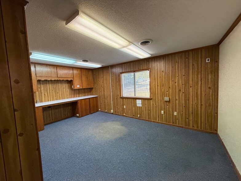 More Photos Of 2955 E Main St, Soperton Office For Sale