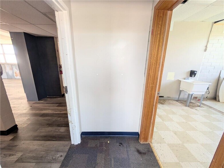 More Photos Of 910 New York St, Humboldt Freestanding For Sale