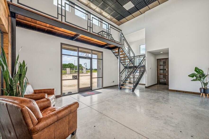 More Photos Of 1330 N US Highway 281, Stephenville Manufacturing For Lease