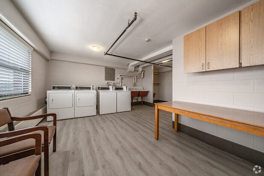 More Photos Of 311 N Ottawa St, Joliet Apartments For Lease
