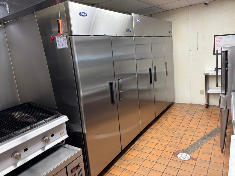 More Photos Of 140 E 12th St, Imperial Restaurant For Sale