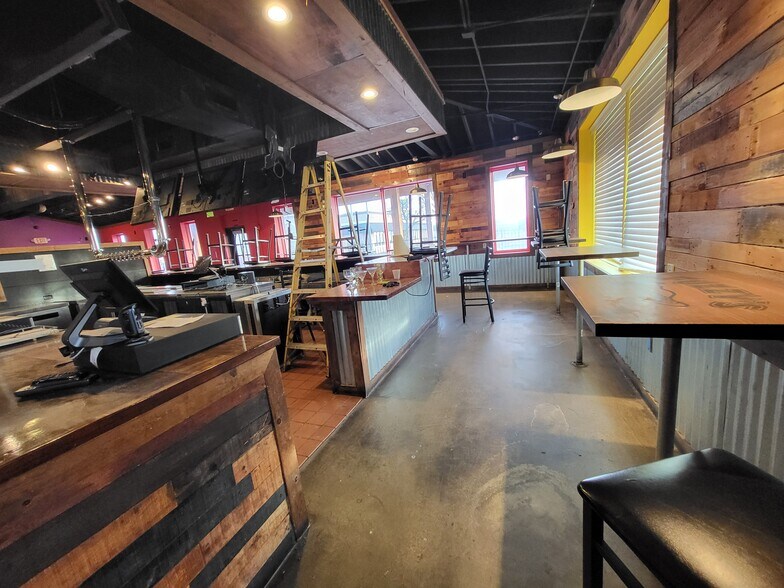 More Photos Of 3607 S Range Line Rd, Joplin Restaurant For Lease
