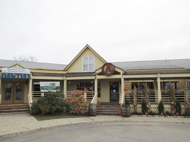 More Photos Of 41990-42040 Grand River Ave, Novi Unknown For Lease