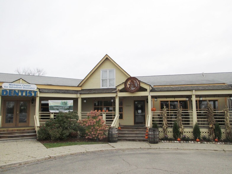 More Photos Of 41990-42050 Grand River Ave, Novi General Retail For Sale