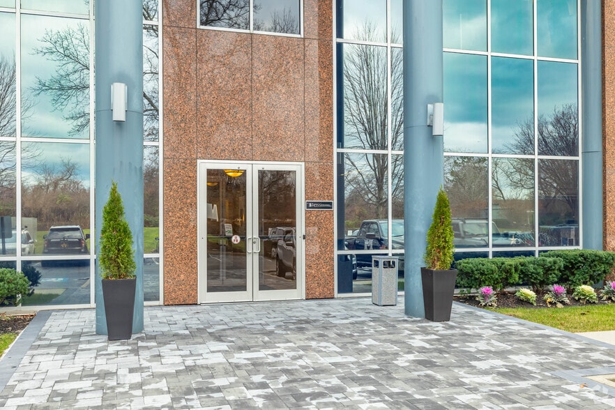 More Photos Of 324 S Service Rd, Melville Office For Lease