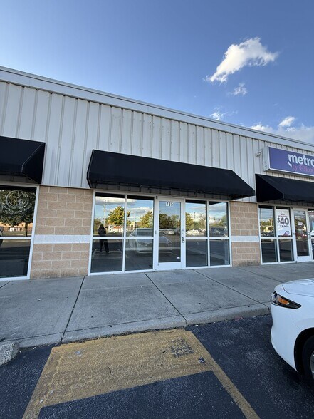 More Photos Of 721-739 Georgesville Rd, Columbus General Retail For Lease