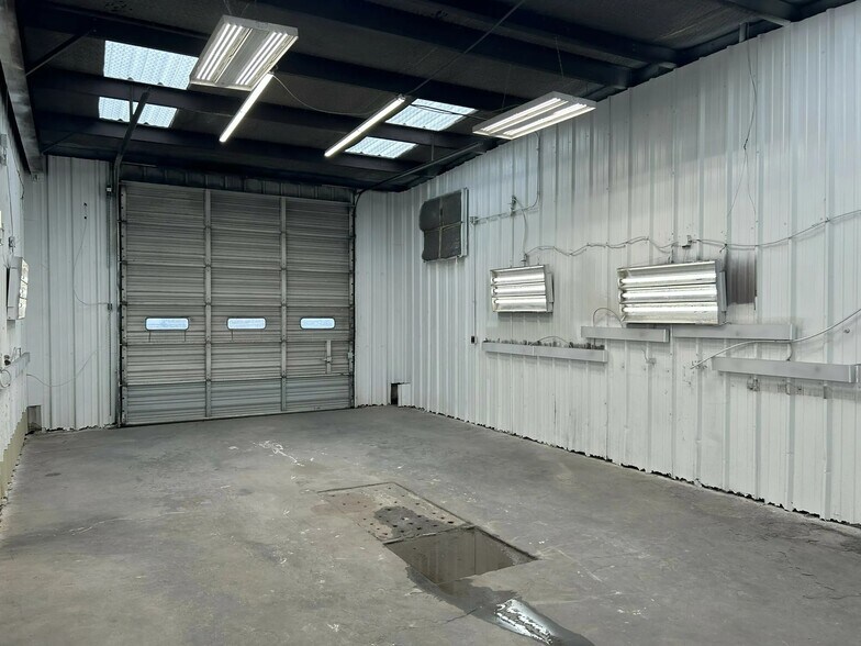 More Photos Of 2008 S Wilson St, Amarillo Auto Repair For Lease