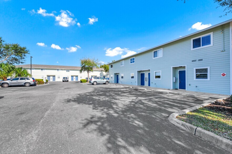 More Photos Of 1007 W 57th Ave W, Bradenton Apartments For Sale