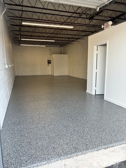 More Photos Of 2621-2629 NE 5th Ave, Pompano Beach Warehouse For Lease