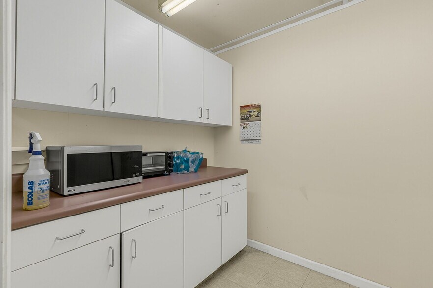 More Photos Of 503 S Old Piedmont Hwy, Greenville Warehouse For Lease