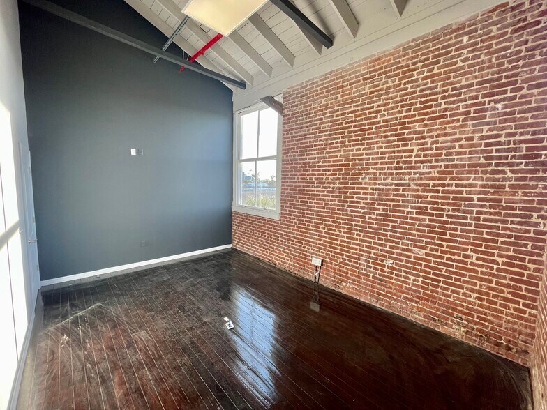 More Photos Of 1906 N Armenia Ave, Tampa Loft Creative Space For Lease