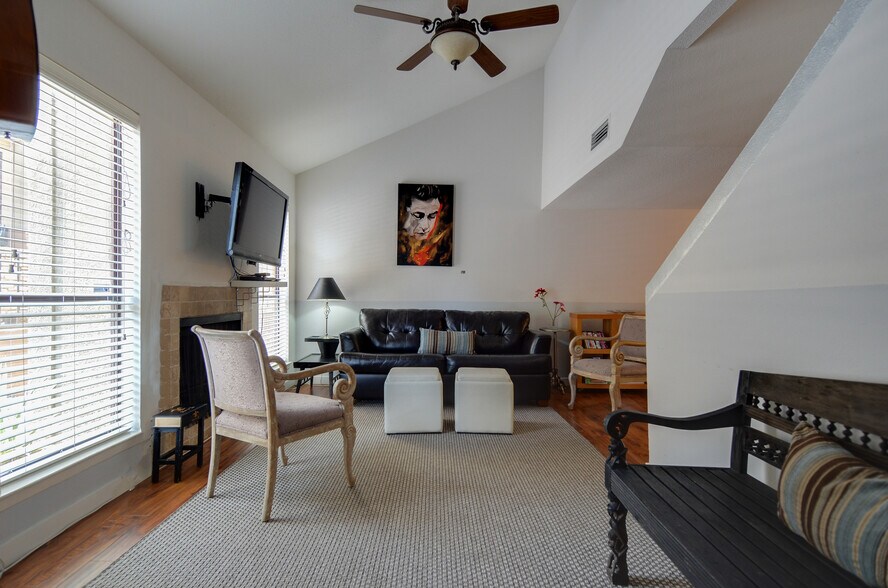 More Photos Of 708-800 S 1st St, Austin Multifamily For Sale