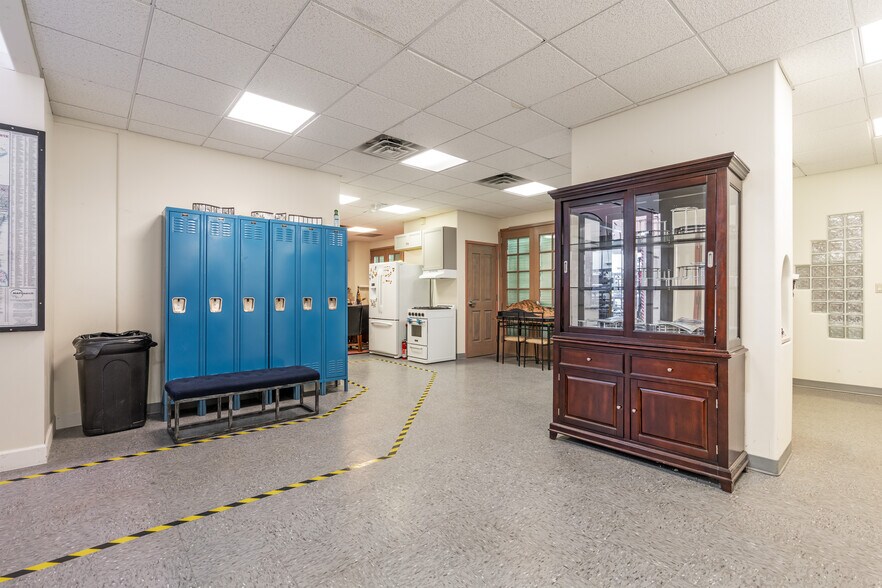 More Photos Of 124 Siringo Rd, Santa Fe Office For Sale