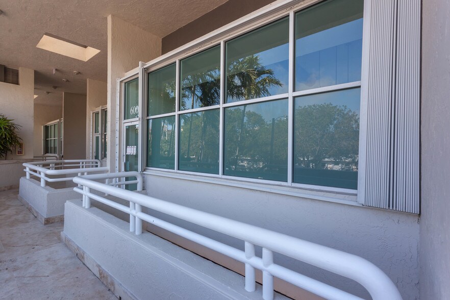 More Photos Of 30 W Mashta Dr, Key Biscayne Medical For Lease