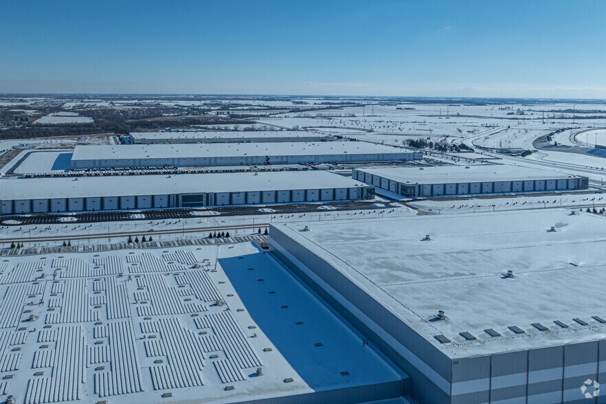 More Photos Of 2000 S Rowell Ave, Joliet Distribution For Lease