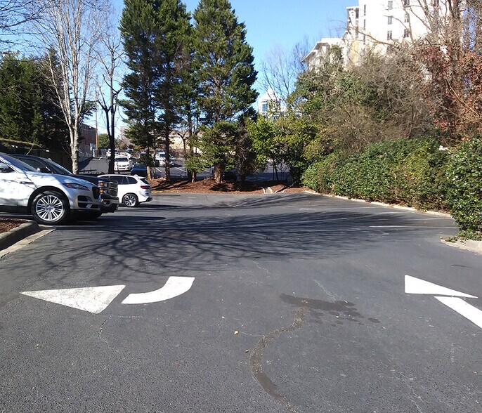 More Photos Of 817 E Morehead St, Charlotte Office For Lease