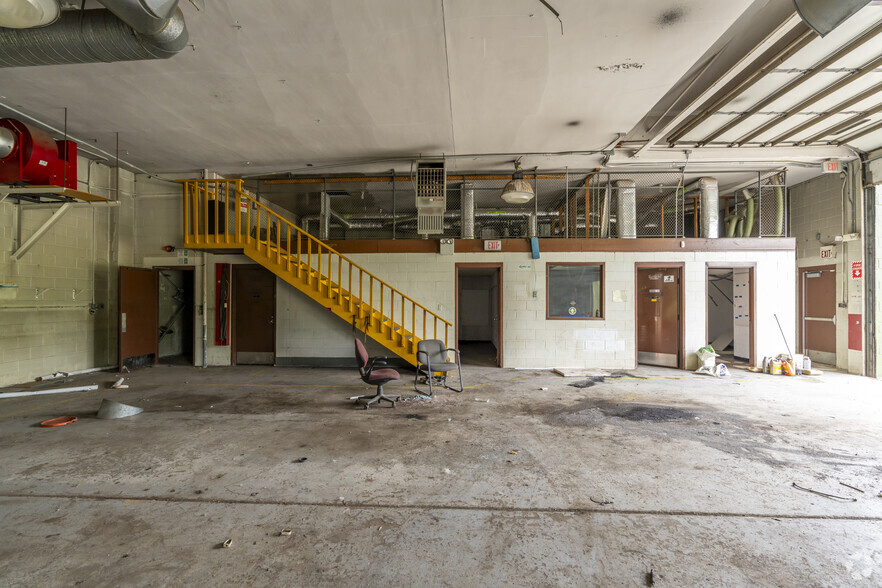 More Photos Of 1101 Chavez Dr, Flint Specialty For Lease