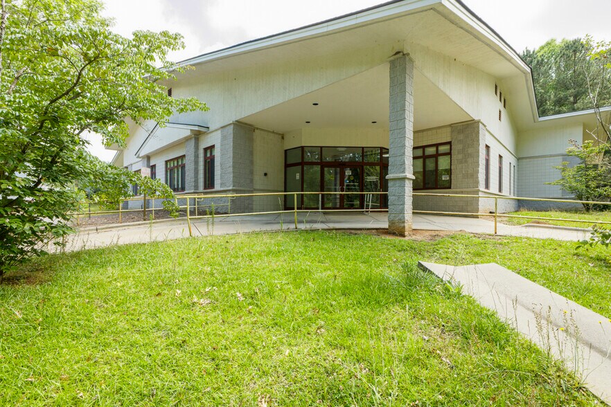 More Photos Of 1922 K M Wicker Memorial Dr, Sanford Medical For Lease