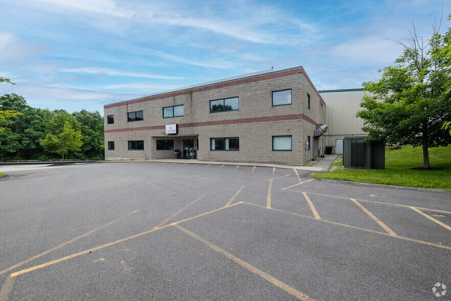 More Photos Of 68 Technology Dr, Bedford Health Club For Lease
