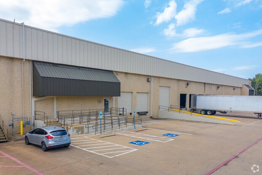 More Photos Of 2525 S Shiloh Rd, Garland Warehouse For Lease