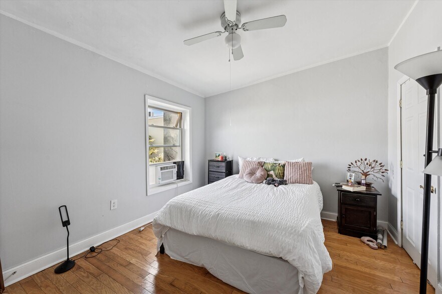More Photos Of 1353 Christian St, Philadelphia Multifamily For Sale