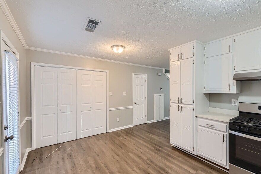 More Photos Of 8537 Pineland Dr, Jonesboro Apartments For Sale