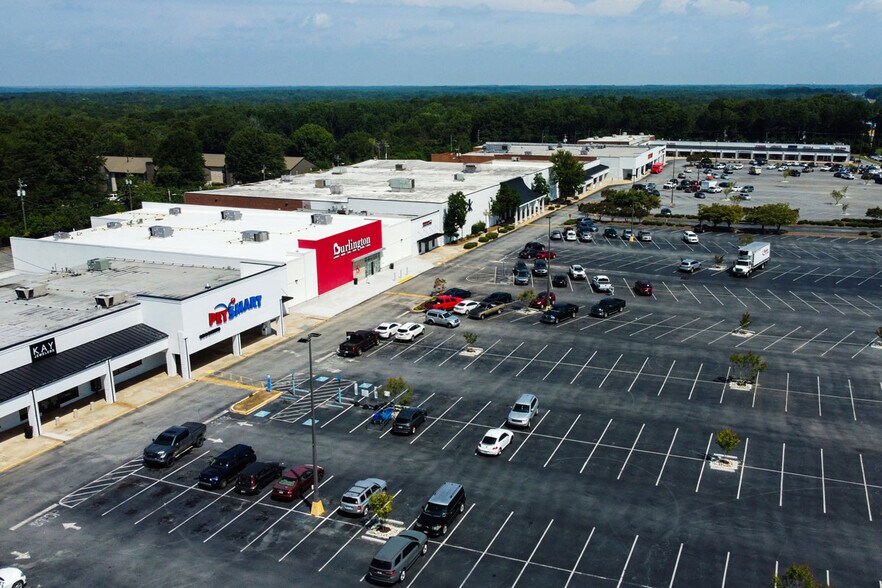 More Photos Of 1617-1699 North Expressway, Griffin Unknown For Lease